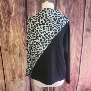 Vince Camuto Knit Top Size XS Black/Gray Leopard